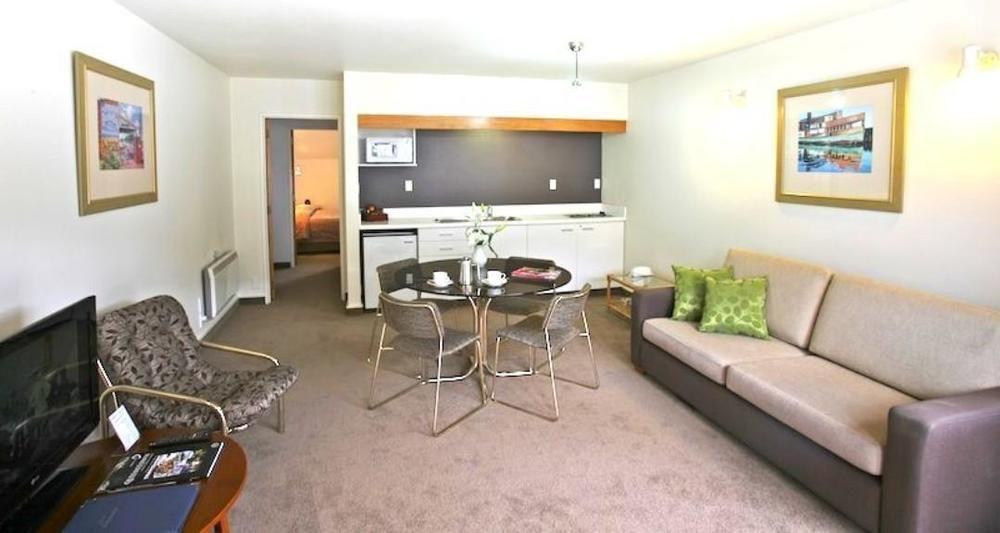 Amity Serviced 4*